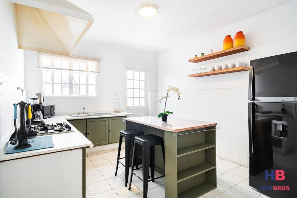 Hermosa Casa Remodelada Con Terraza Privada