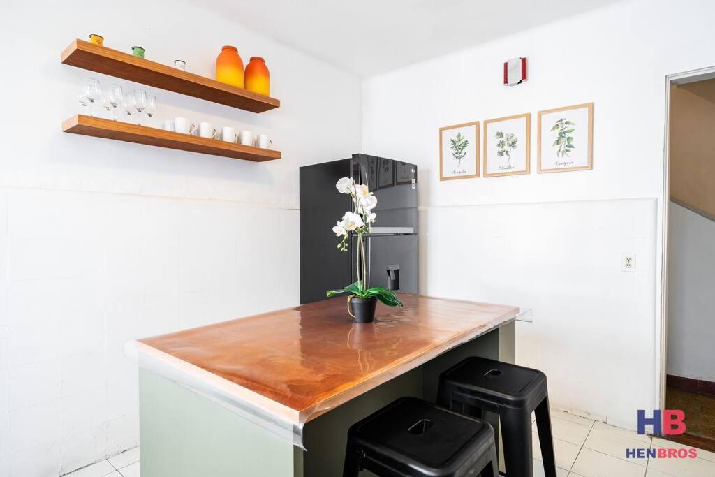 Hermosa Casa Remodelada Con Terraza Privada